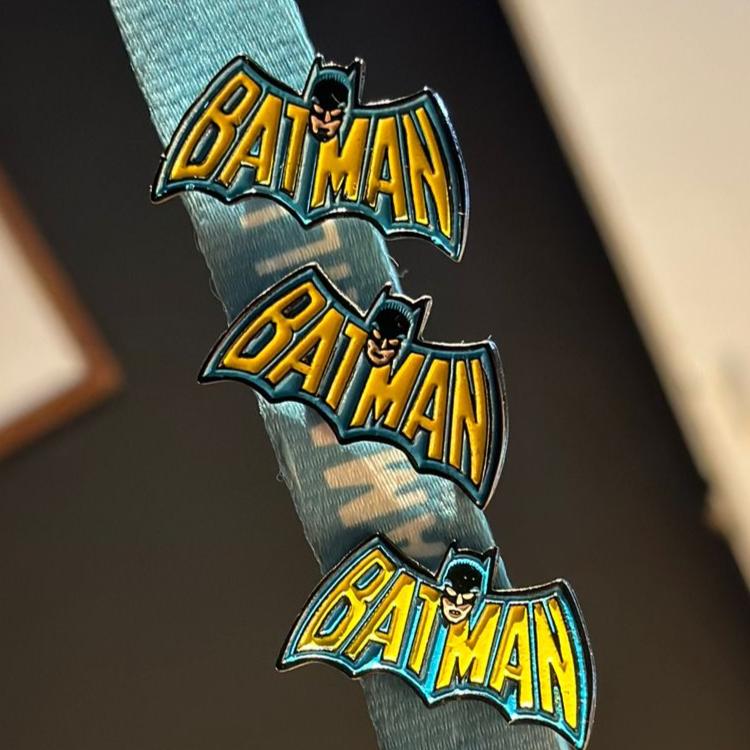 Pin Batman logo clásico