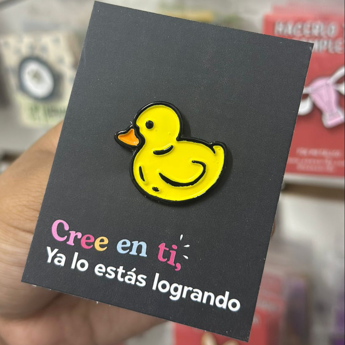 Pin pato amarillo