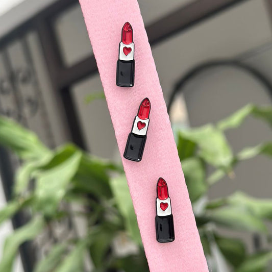 Pin labial rojo