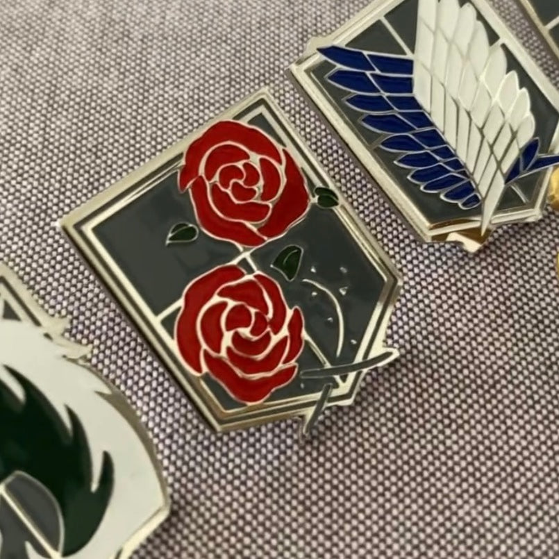 Pin escudo ROSAS shingeki no kyojin