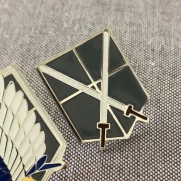 Pin escudo ESPADAS shingeki no kyojin