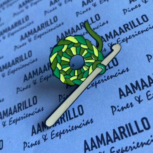 Pin lana verde