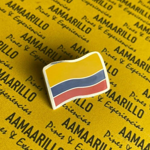 Pin bandera de Colombia tamaño mediano