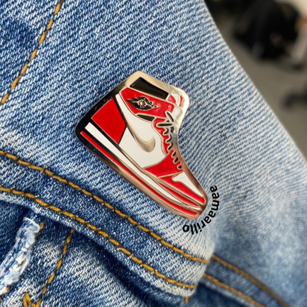 Pin Jordan Rojo