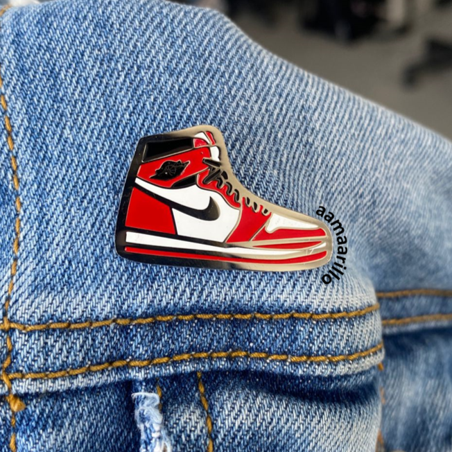 Pin Jordan Rojo