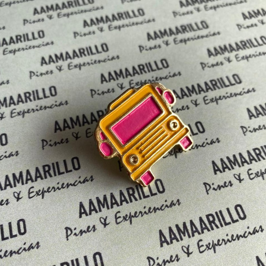 Pin camión amarillo